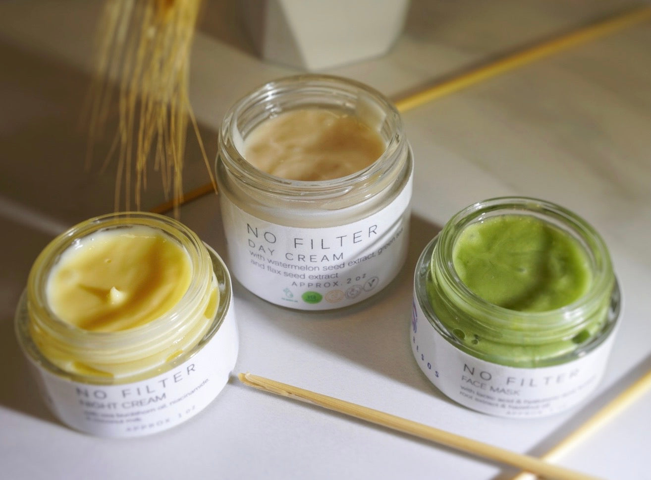 No Filter skincare set is made with clean ingredients that help minimize pores & reduce excess oils 