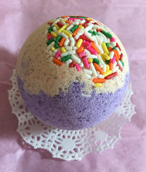 Birthday Cake Bath Bomb - Soapy Besos